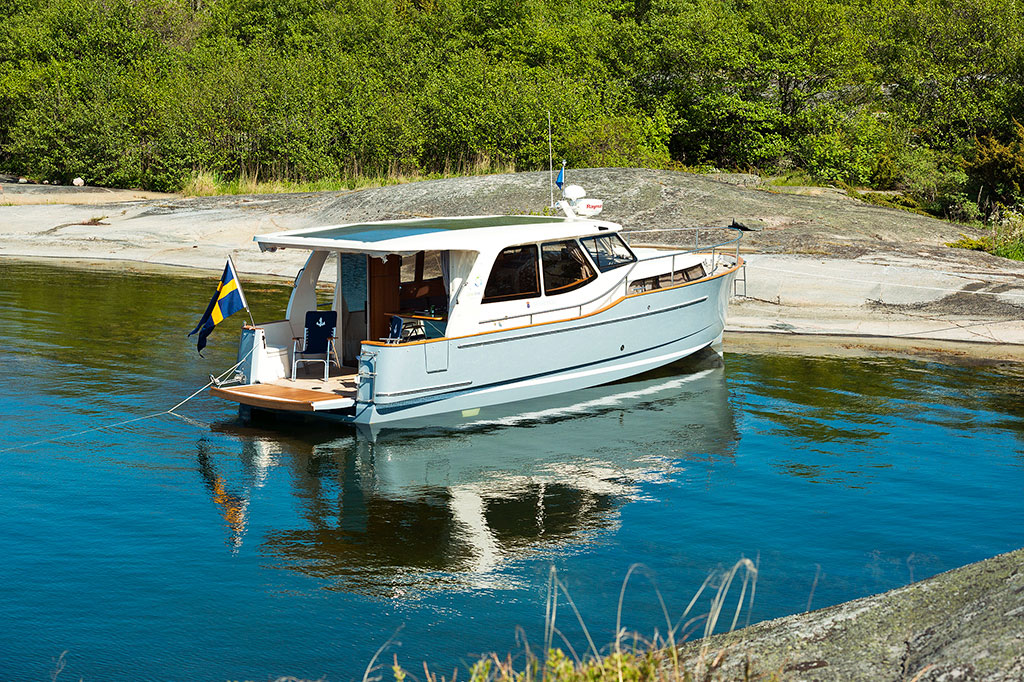 Greenline 33 motorbåt i skärgårnden