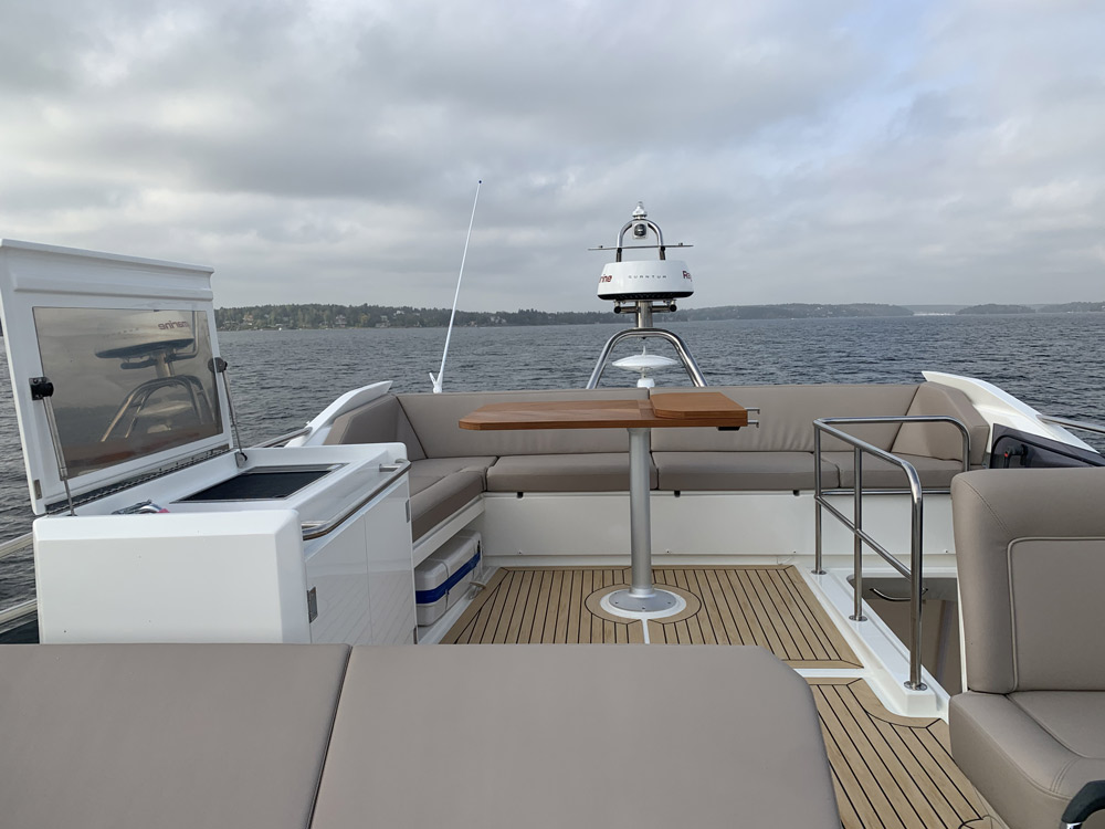 Greenline 45 Fly yacht ute på havet